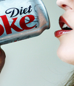 DRINKING DIET SODA: 60,000 Women Tested And Many Show Symptoms!