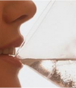 Woman Drinks A Gallon Of Water A Day For 4 Weeks To Change Her Face And The Picture Results Are Shocking